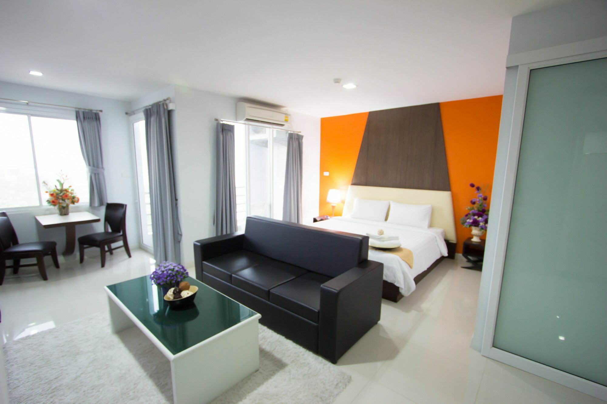 Prime Time Hotel Chonburi Bagian luar foto